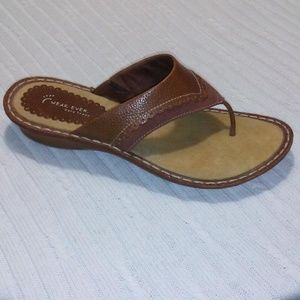 EUC BareTraps Brown Leather Thong Sandals Size 10M
